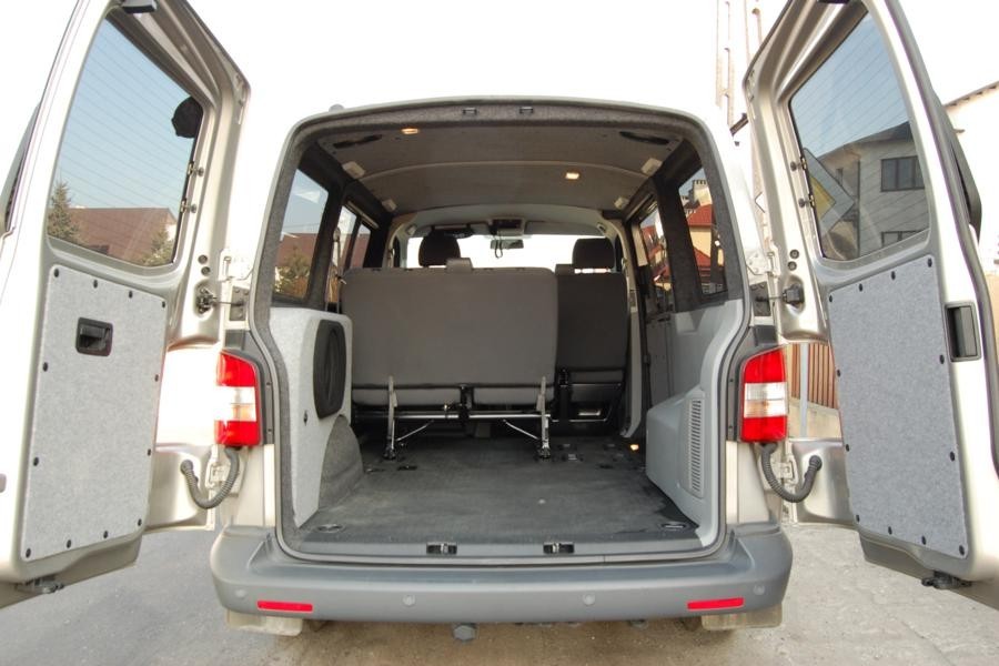 zdjęcie VW T5 - sides enclosure, cargo space, upholstery, sound system