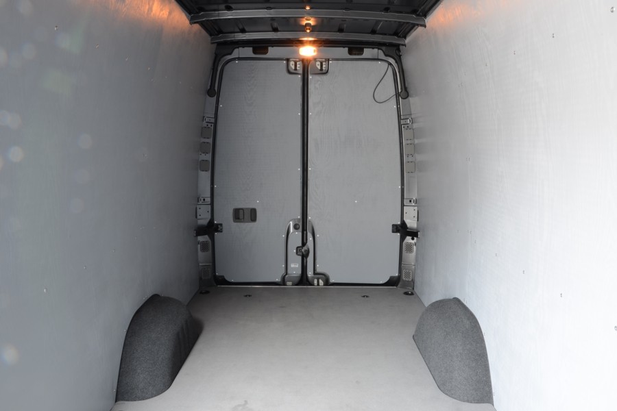 zdjęcie Mercedes Sprinter - sides, doors, wheel arches and bulkhead wall